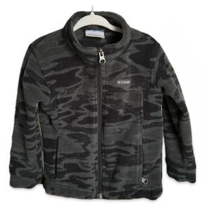20-EUC Columbia fleece boy’s jacket 3T camo grey and black